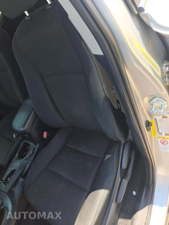 2018 Toyota RAV4 LE - miniatura 3