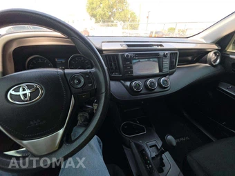 2018 Toyota RAV4 LE - miniatura 7