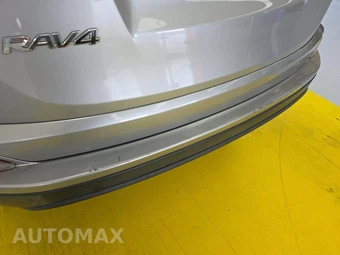 2018 Toyota RAV4 LE – miniatura 17