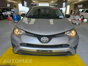 2018 Toyota RAV4 LE – miniatura 2
