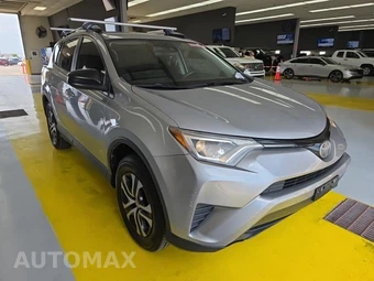 2018 Toyota RAV4 LE – miniatura 3