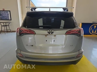 2018 Toyota RAV4 LE – miniatura 5