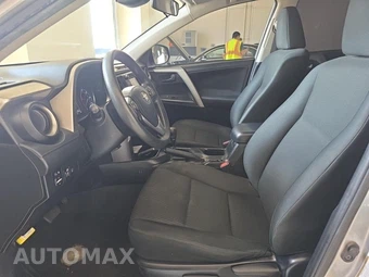 2018 Toyota RAV4 LE – miniatura 7