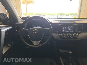 2018 Toyota RAV4 LE – miniatura 8