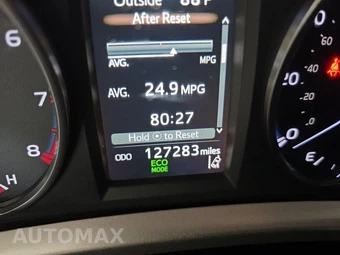 2018 Toyota RAV4 LE – miniatura 9