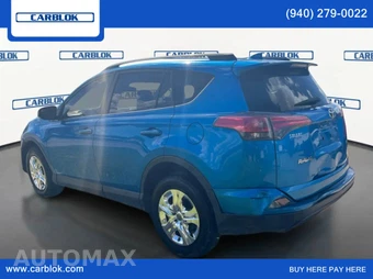 2018 Toyota RAV4 LE – miniatura 7