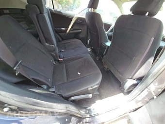 2018 Toyota RAV4 LE – miniatura 16