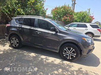 2018 Toyota RAV4 LE – miniatura 4