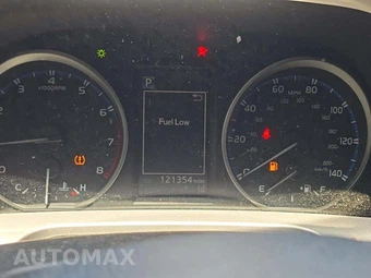 2018 Toyota RAV4 LE – miniatura 9