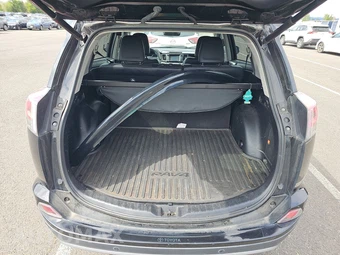 2018 Toyota RAV4 Limited – miniatura 16