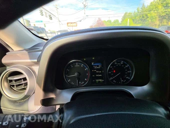 2018 Toyota RAV4 Limited – miniatura 9