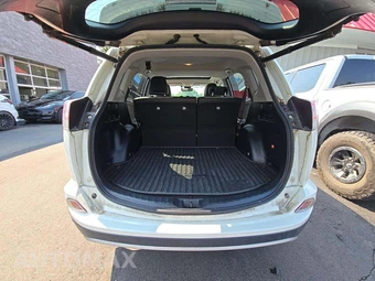 2018 Toyota RAV4 Limited - miniatura 14