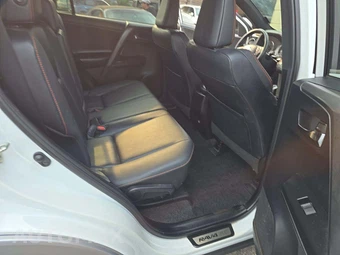 2018 Toyota RAV4 SE - miniatura 16