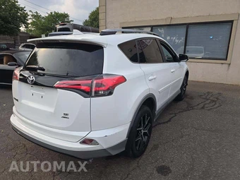 2018 Toyota RAV4 SE - miniatura 3