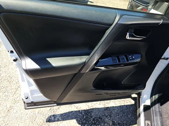 2018 Toyota RAV4 SE – miniatura 15