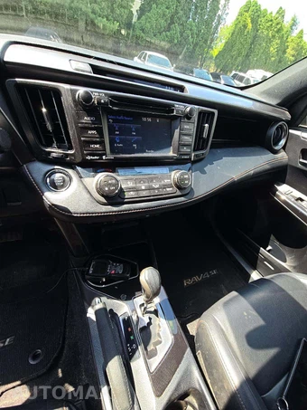 2018 Toyota RAV4 SE – miniatura 10