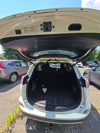 2018 Toyota RAV4 SE – miniatura 14