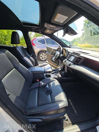2018 Toyota RAV4 SE – miniatura 18