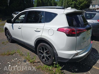 2018 Toyota RAV4 SE – miniatura 2