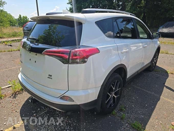 2018 Toyota RAV4 SE – miniatura 3