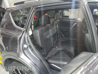 2018 Toyota RAV4 SE - miniatura 16