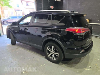 2018 Toyota RAV4 XLE - miniatura 2