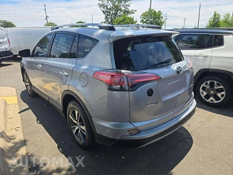 2018 Toyota RAV4 XLE – miniatura 2