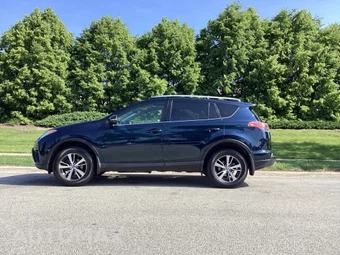 2018 Toyota RAV4 XLE - miniatura 3