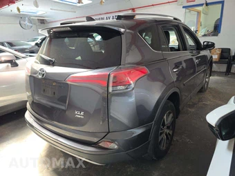 2018 Toyota RAV4 XLE – miniatura 3