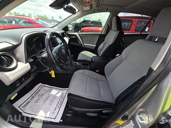 2018 Toyota RAV4 XLE - miniatura 7