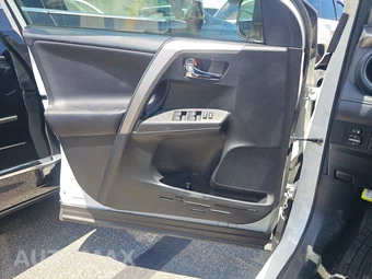 2018 Toyota RAV4 XLE – miniatura 9