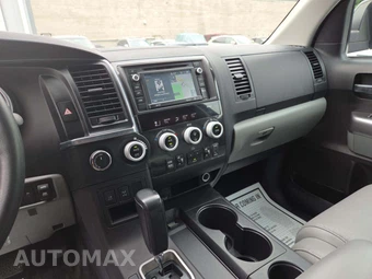 2018 Toyota Sequoia SR5 - miniatura 10