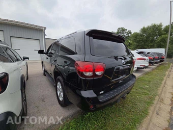 2018 Toyota Sequoia SR5 - miniatura 2