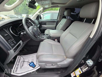 2018 Toyota Sequoia SR5 - miniatura 6