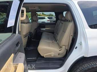 2018 Toyota Sequoia SR5 - miniatura 13