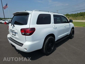 2018 Toyota Sequoia SR5 - miniatura 3