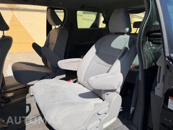 2018 Toyota Sienna L 7-Passenger 119.3" WB - miniatura 13
