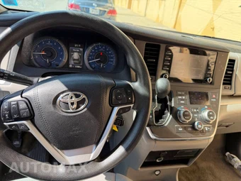 2018 Toyota Sienna L 7-Passenger 119.3" WB - miniatura 16