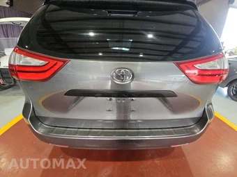 2018 Toyota Sienna L 7-Passenger 119.3" WB - miniatura 17