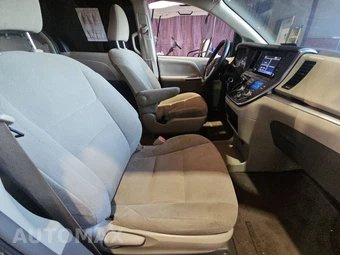 2018 Toyota Sienna L 7-Passenger 119.3" WB - miniatura 8