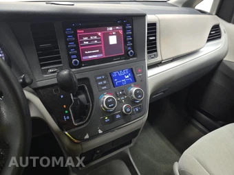 2018 Toyota Sienna LE 8-Passenger 119.3" WB - miniatura 11