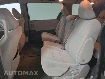 2018 Toyota Sienna LE 8-Passenger 119.3" WB - miniatura 13