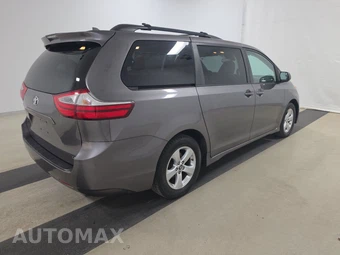 2018 Toyota Sienna LE 8-Passenger 119.3" WB - miniatura 4