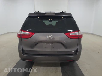 2018 Toyota Sienna LE 8-Passenger 119.3" WB - miniatura 5