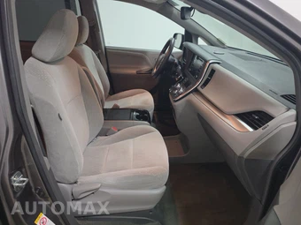 2018 Toyota Sienna LE 8-Passenger 119.3" WB - miniatura 8