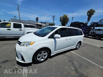 2018 Toyota Sienna LE 8-Passenger 119.3" WB