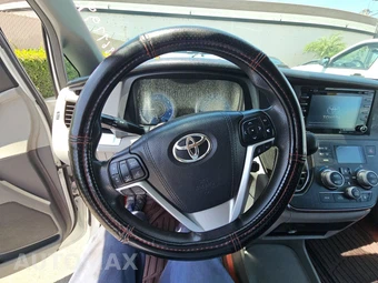 2018 Toyota Sienna LE 8-Passenger 119.3" WB - miniatura 10