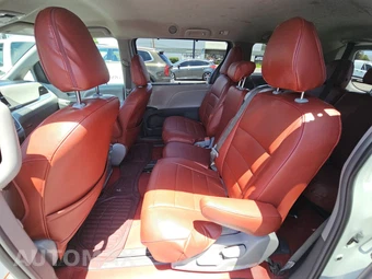 2018 Toyota Sienna LE 8-Passenger 119.3" WB - miniatura 13