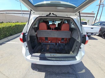 2018 Toyota Sienna LE 8-Passenger 119.3" WB - miniatura 16