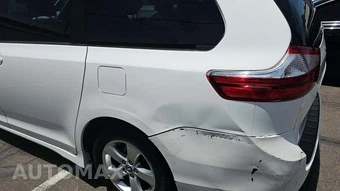 2018 Toyota Sienna LE 8-Passenger 119.3" WB - miniatura 24